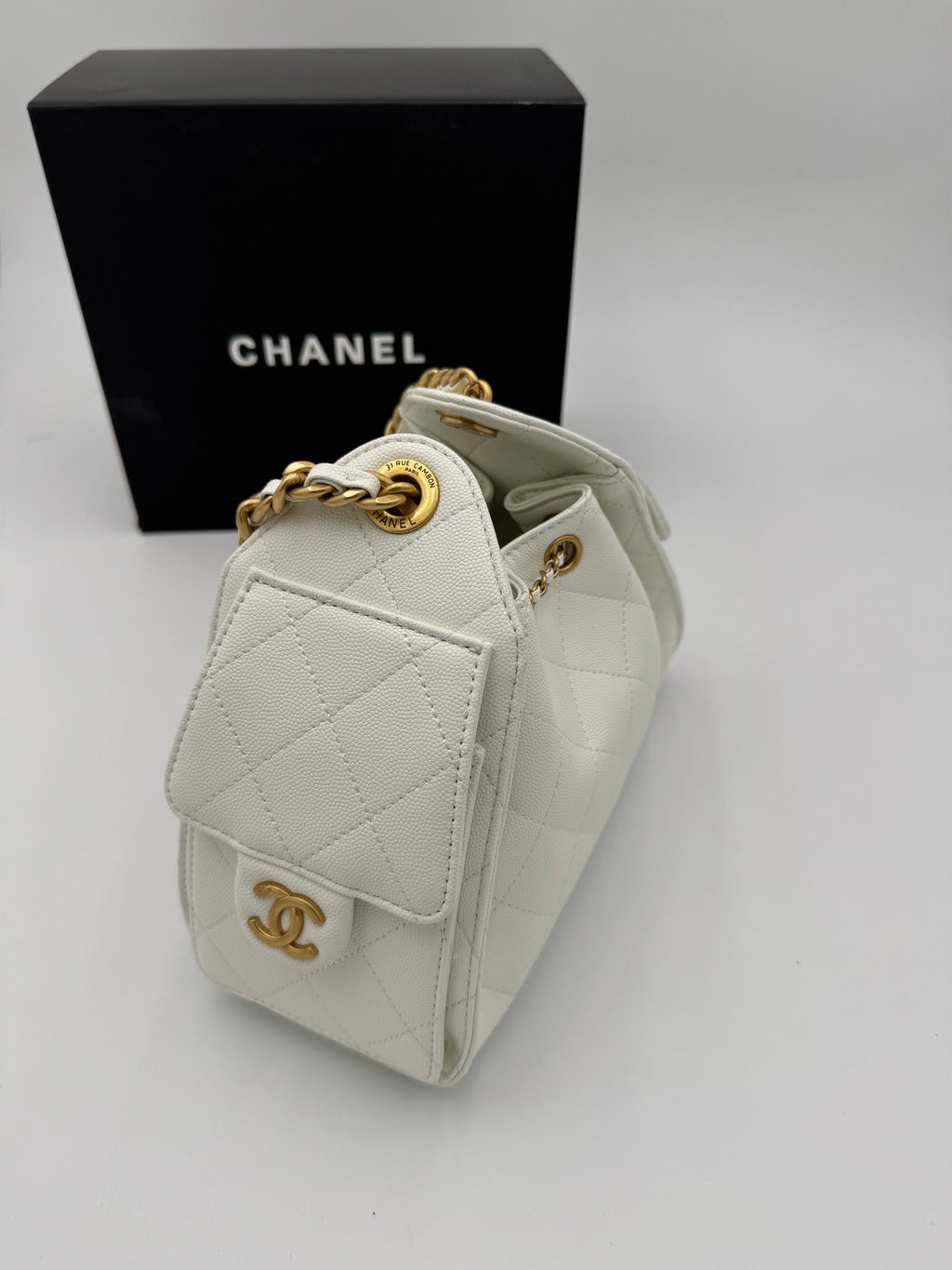 Borsa white